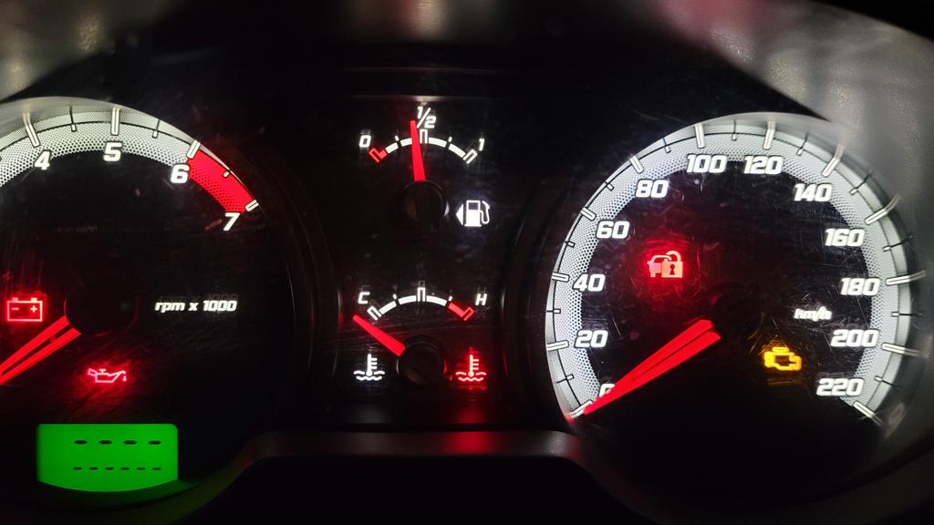 John Hunter on Twitter: “La Ecosport 2011 no me arranca y me titila el