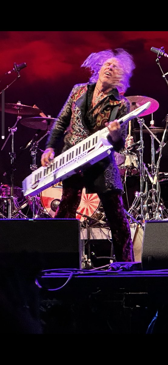 @PAULBROWNAP63 The keytar - surely a first for #folkbytheoak. Nailed it. Great show.