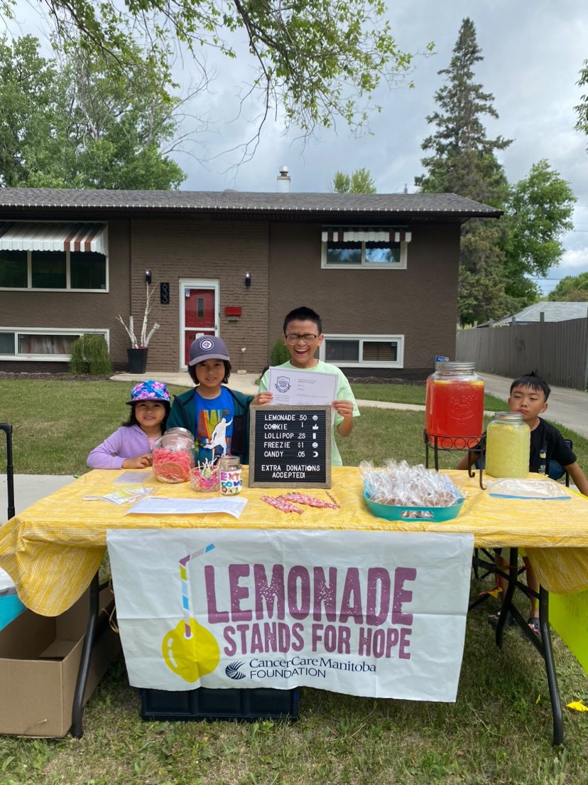 CancerCareMBFdn's tweet photo. It’s the final day of #LemonadeForHope weekend! 🍋
This weekend alone over 100 stands have been popping up around the province…and there will be over 250 stands throughout the summer! Stop by one of them to grab a sweet cup of lemonade and help create HOPE. ❤️ https://t.co/7uwHazAPa9