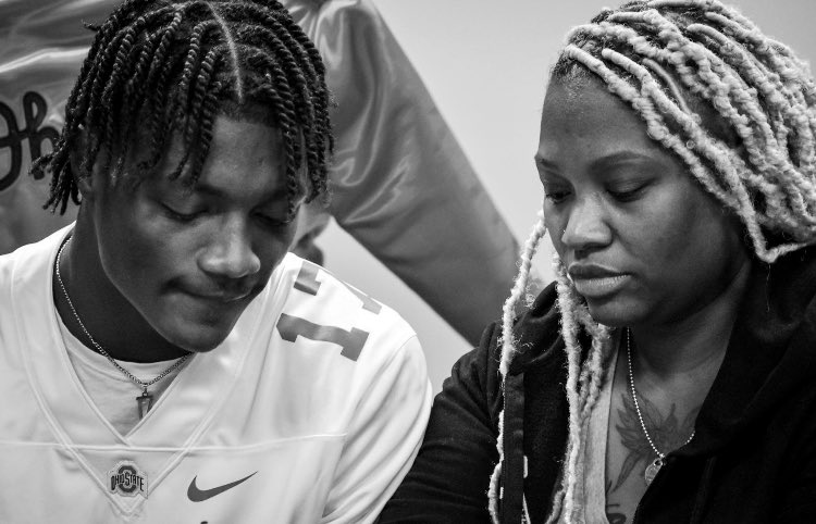 theblockspot's tweet photo. My heart breaks for Carnell Tate and his family. This tragic news about his mother is absolutely devastating. He’s going to make her so proud. Moms are so special. She’s the real MVP. All of Buckeye Nation is with Carnell during this awful time and every step moving forward. 💔 https://t.co/Kx0pevM4sU