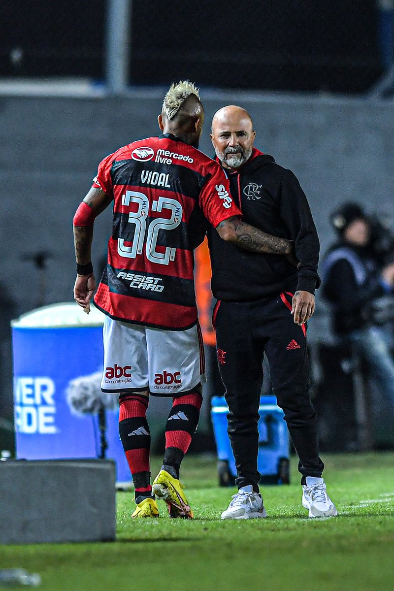 “Me siento muy feliz de jugar, siempre estoy preparado. Solamente que me tocó un entrenador, un perdedor que no sabe apreciar a los jugadores.

Pero ahora quedó atrás, estoy feliz, espero jugar como titular los próximos partidos y mostrar todo lo que he hecho en toda mi carrera,