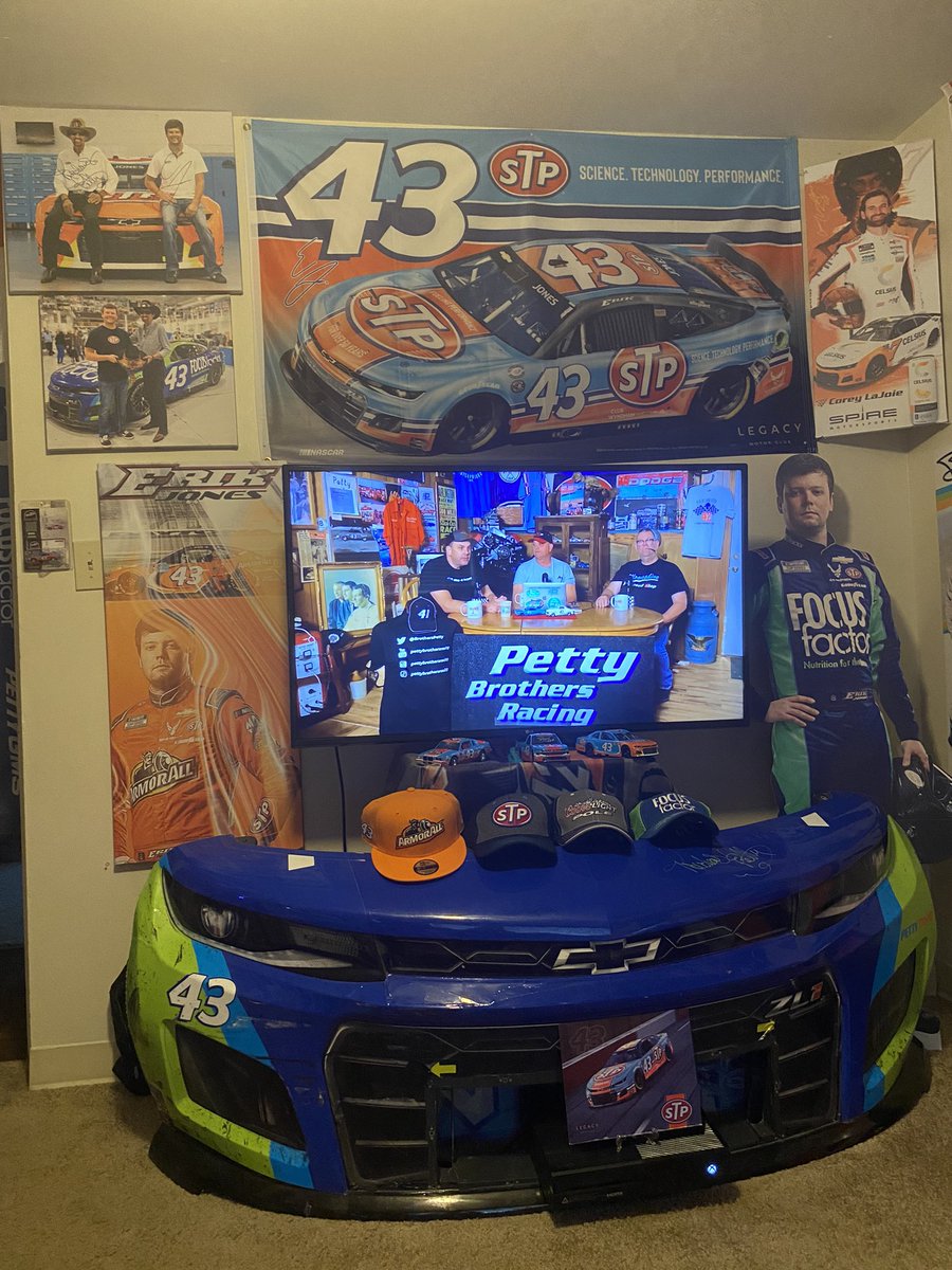 Tundra_43's tweet photo. Catching up on some @BrothersPetty podcast. It would be awesome to be there in person to hear these stories! 🤘🏼🏁 #Support43 @therichardpetty https://t.co/RSPTZhhy5a