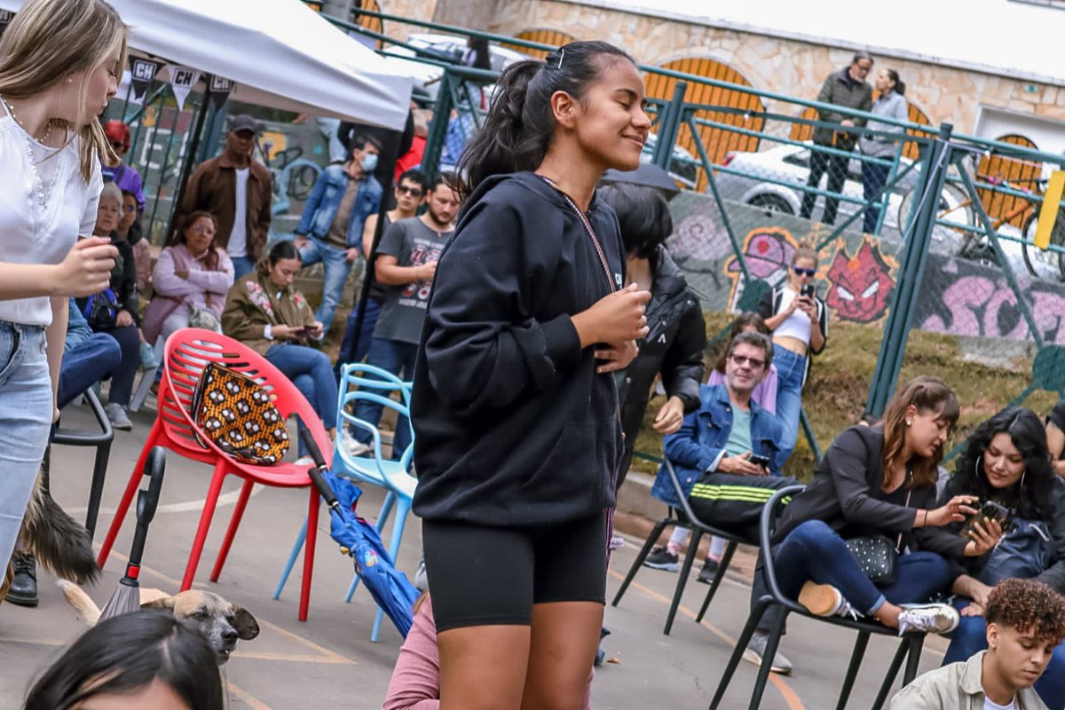 OscarRamosCal's tweet photo. 🤩 ¡Chapinero es sin duda el epicentro cultural, artístico, gastronómico y creativo de la ciudad! Durante tres días, #DistritoCH 🏙️ mostró #ElSaborDeChapi 🥳 con la maravillosa oferta que tenemos en la localidad para todos los gustos. ¡Así vivimos el cierre de este gran evento!📸 https://t.co/XpeaniIx7a