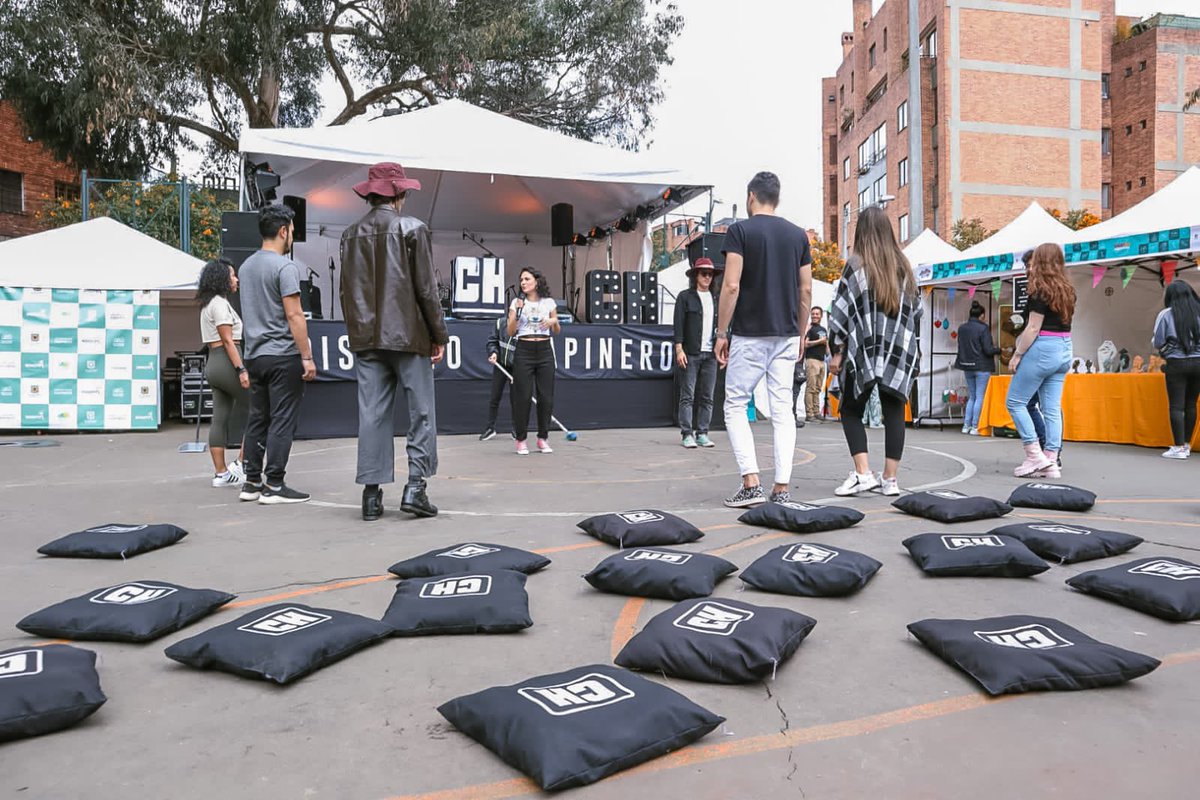 OscarRamosCal's tweet photo. 🤩 ¡Chapinero es sin duda el epicentro cultural, artístico, gastronómico y creativo de la ciudad! Durante tres días, #DistritoCH 🏙️ mostró #ElSaborDeChapi 🥳 con la maravillosa oferta que tenemos en la localidad para todos los gustos. ¡Así vivimos el cierre de este gran evento!📸 https://t.co/XpeaniIx7a