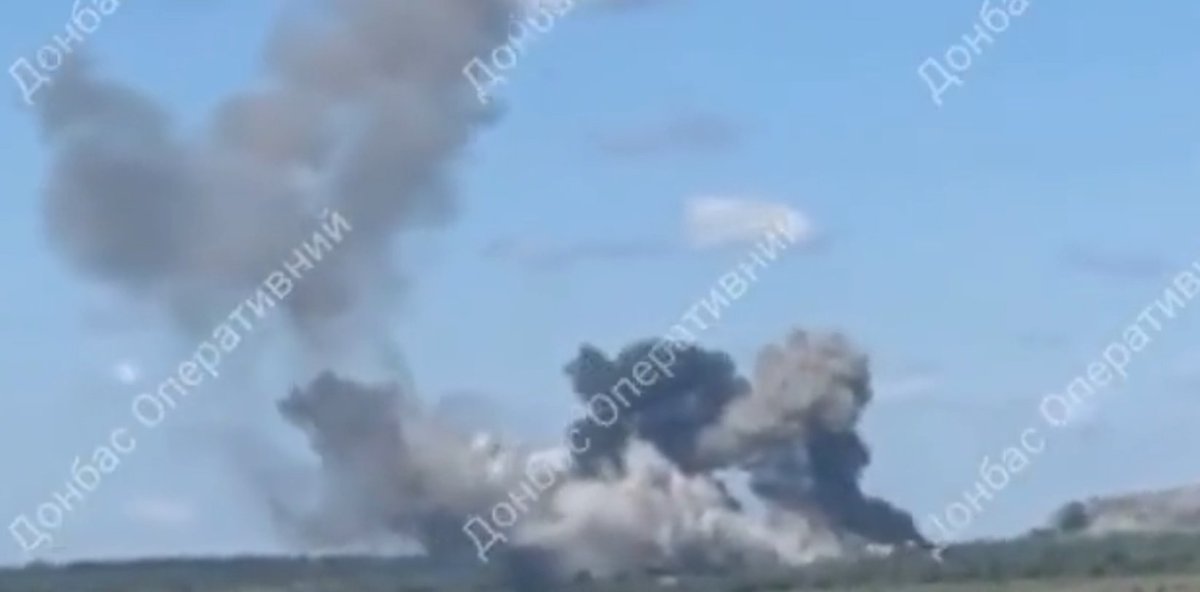 UAControlMap's tweet photo. Weekend Ukraine map #1post for Sat/Sun 15-16th July

Ukraine advance closer to Staromaiorske

Russian logistics hub in the mine area at Yuvileine struck, with large explosions

Heavy artillery and EW losses continue to be published for Russian forces

Map: https://t.co/jNogrb24rK https://t.co/S6SA2dmMKT
