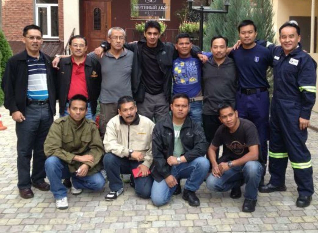 Marchfoward's tweet photo. Hari ini gugurnya 298 penumpang pesawat MH17 kerana ditembak jatuh misil di Timur Ukraine

Malaysia menghantar 12 anggota Angkatan Tentera Malaysia ke belakang barisan musuh untuk mengambil kotak hitam dan cebisan mayat rakyat Malaysia

Akhirnya membawa kepada sabitan kesalahan https://t.co/k9Jbm9PYa7