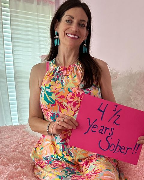 Congratulations and Thank you for sharing @amybowers1972 
Four and a half years ago today, I took my last drink of alcohol.
.
Tags #soberlife #sobermovement #sober #soberliving #soberlifestyle #sobercurious #soberaf #soberissexy #Wayofsober