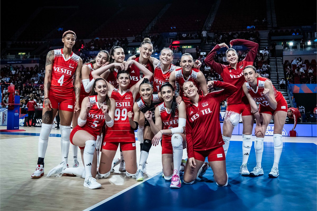 Dünyanın bir numaralı voleybol takımı. 

Nokta.