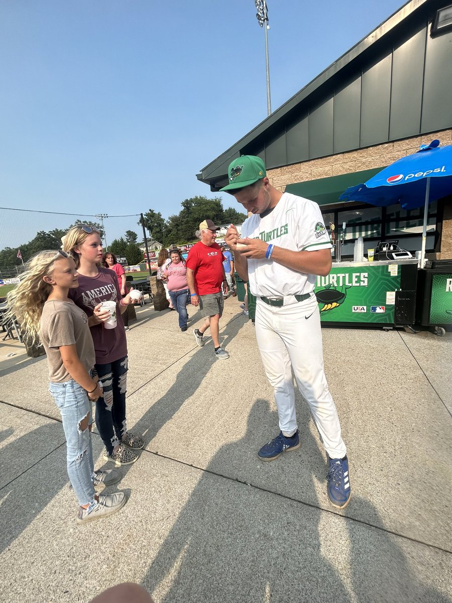 Coach_Dana_D's tweet photo. Our boy @FenixDiGiacomo pitched great today and the turtles got the win! Loved watching him give autographs!  It was great spending time with him this weekend! https://t.co/w43H6safvh