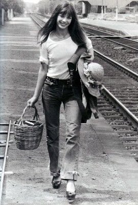 ジェーン・バーキンのジーンズと髪型は永遠の理想。R.I.P.