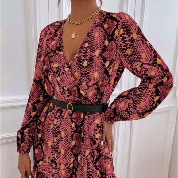 taylor_deer's tweet photo. So good I had to share! Check out all the items I'm loving on @Poshmarkapp #poshmark #fashion #style #shopmycloset #indigorein #alicemccall: https://t.co/F6ui08EYMv https://t.co/NhRDwoljii