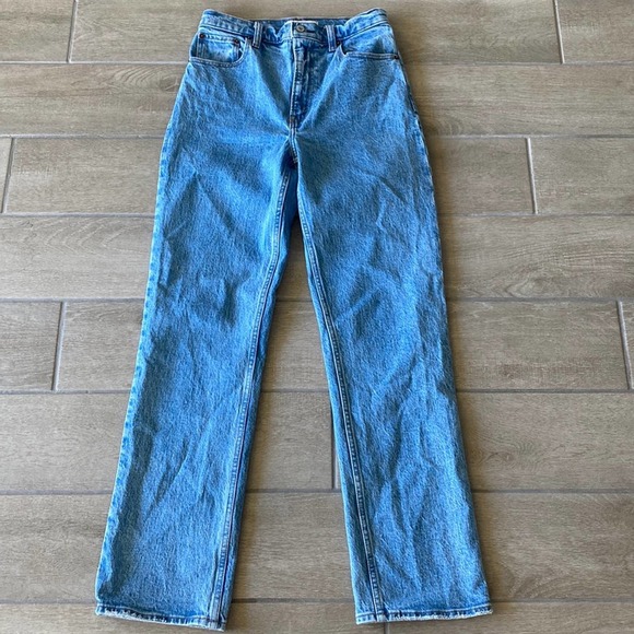 kaitybop_'s tweet photo. So good I had to share! Check out all the items I'm loving on @Poshmarkapp #poshmark #fashion #style #shopmycloset #abercrombiefitch: https://t.co/nuQ30Zc8kZ https://t.co/AlPuQf8JE5