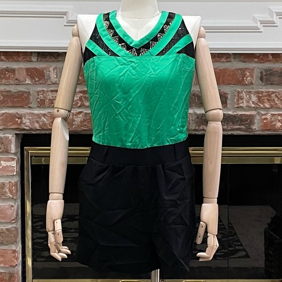 Redheadjenn73PM's tweet photo. So good I had to share! Check out all the items I'm loving on @Poshmarkapp from @taraeconley #poshmark #fashion #style #shopmycloset #bellisimonewyork #veromoda: https://t.co/BgsUYB0Qhf https://t.co/lKbtom0KG7