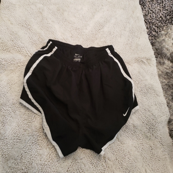 ClosetTami's tweet photo. So good I had to share! Check out all the items I'm loving on @Poshmarkapp #poshmark #fashion #style #shopmycloset #nike #mountainhardwear #newbalance: https://t.co/HqrdgtAKec https://t.co/zoQInTF95X