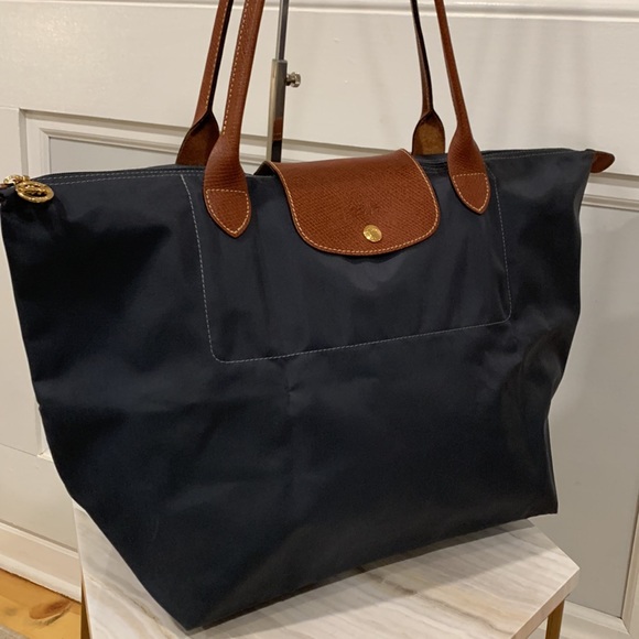 hauteplus1's tweet photo. So good I had to share! Check out all the items I'm loving on @Poshmarkapp #poshmark #fashion #style #shopmycloset #americaneagleoutfitters #chicos #longchamp: https://t.co/0M0JeY5AzH https://t.co/HvZyeEpXPQ