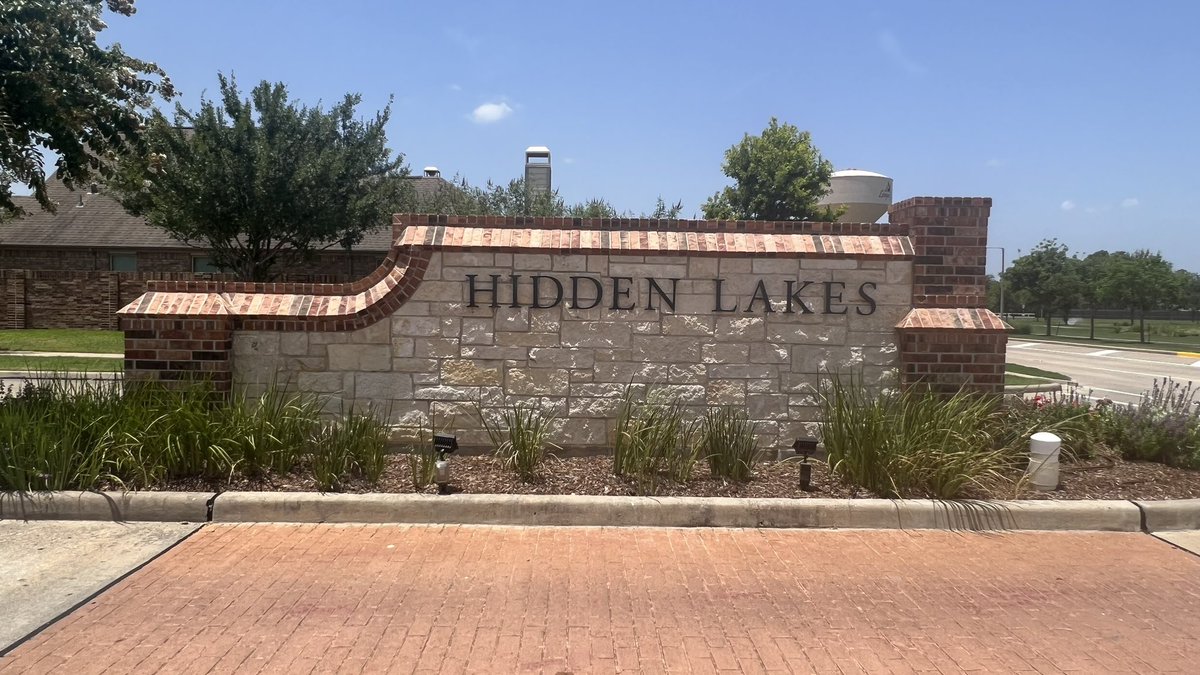 A2dPool's tweet photo. Time to make a splash 💦#hiddenlakes #leaguecity #swimminpool https://t.co/v4e1liEq2M