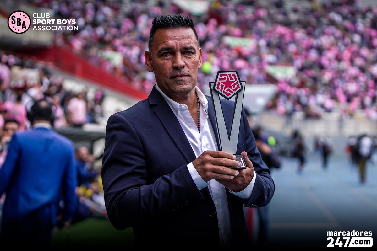 sportboys's tweet photo. 🥇 ¡FELICIDADES, 'MACHO'! 👚

👚 Nuestro profe, Fernando Gamboa, recibió el trofeo de “DT del Mes” de junio de la @LigaFutProf ⚽️

¡BOYS ES GAMBOA! 💗

#VamosBoysTodaLaVida
#ElPrimerCampeón https://t.co/idONsVIY95