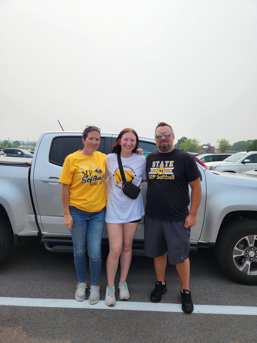 DStairs22's tweet image. Headed to Fort Dodge for State Softball!!! Good Luck Rams!! 🍀
 🖤#21💛 #sayyoucan #winstate #GoRams