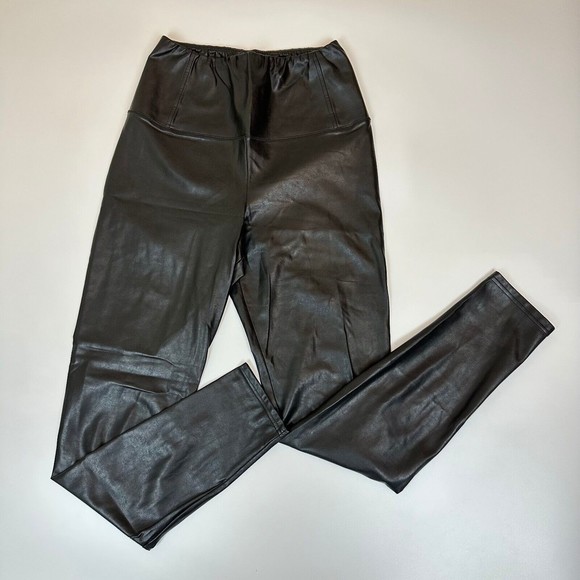MeSnooty's tweet photo. So good I had to share! Check out all the items I'm loving on @Poshmarkapp from @ResaleAnnie #poshmark #fashion #style #shopmycloset #aritzia #johnfluevog #katespade: https://t.co/xbtGs21sDG https://t.co/y8lN0LPExH