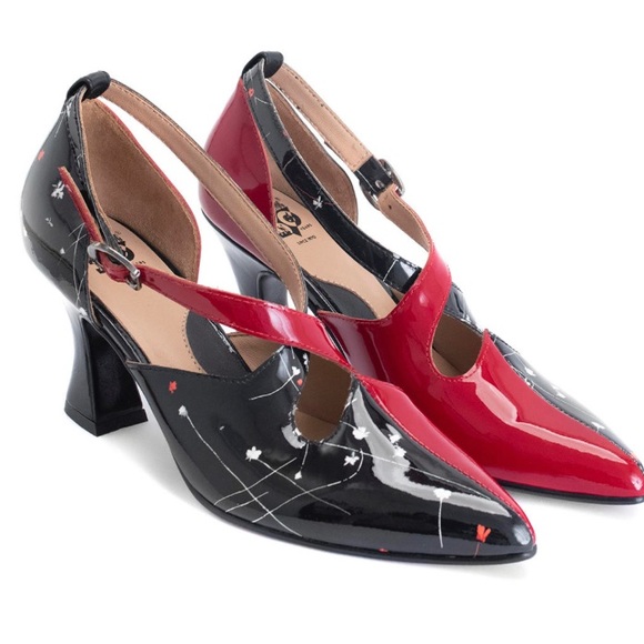 MeSnooty's tweet photo. So good I had to share! Check out all the items I'm loving on @Poshmarkapp from @ResaleAnnie #poshmark #fashion #style #shopmycloset #aritzia #johnfluevog #katespade: https://t.co/xbtGs21sDG https://t.co/y8lN0LPExH
