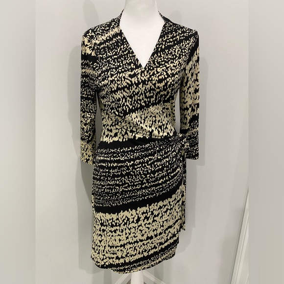 MsDee43's tweet photo. So good I had to share! Check out all the items I'm loving on @Poshmarkapp #poshmark #fashion #style #shopmycloset #sohoapparel #bananarepublic #newyorkcompany: https://t.co/FtWuN3ilrt https://t.co/iXEY9IKV4D