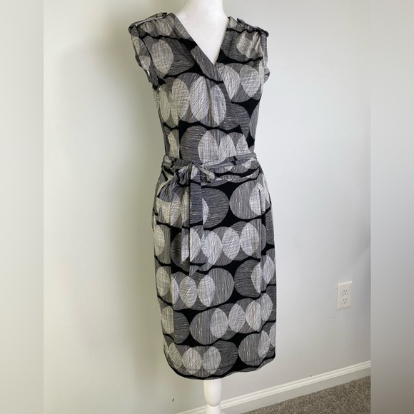 MsDee43's tweet photo. So good I had to share! Check out all the items I'm loving on @Poshmarkapp #poshmark #fashion #style #shopmycloset #sohoapparel #bananarepublic #newyorkcompany: https://t.co/FtWuN3ilrt https://t.co/iXEY9IKV4D