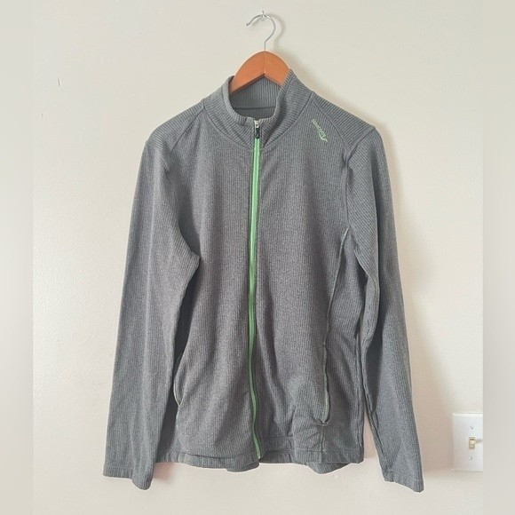 So good I had to share! Check out all the items I'm loving on <a href="/Poshmarkapp/">Poshmark</a> #poshmark #fashion #style #shopmycloset #toryburch #ugg #saucony: posh.mk/E5QPL61GuBb