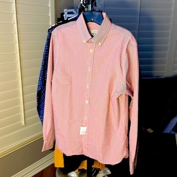 So good I had to share! Check out all the items I'm loving on <a href="/Poshmarkapp/">Poshmark</a> from <a href="/billysnacks1/">Cyrus</a> #poshmark #fashion #style #shopmycloset #styleco #underarmour #josabank: posh.mk/or4SDF3GuBb