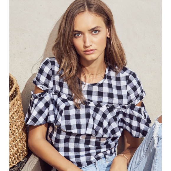 Symply_Unique's tweet photo. So good I had to share! Check out all the items I'm loving on @Poshmarkapp #poshmark #fashion #style #shopmycloset #michaelmichaelkors #guess #saylor: https://t.co/BoCa8c2i6f https://t.co/1VetSHLeHn