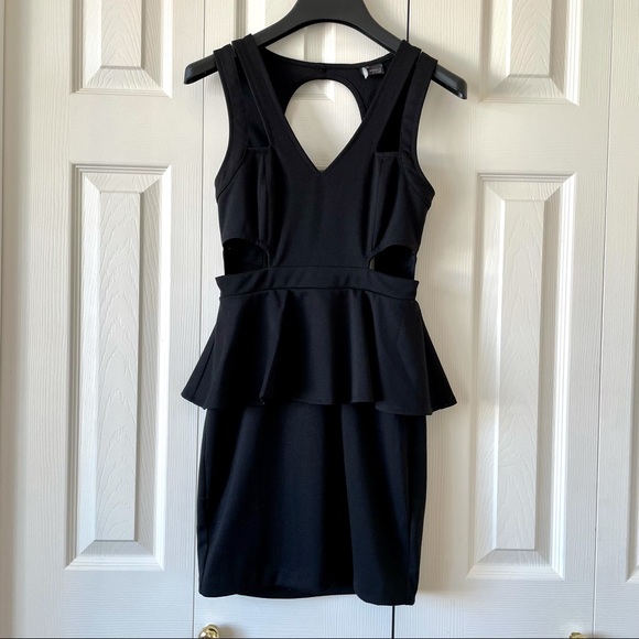 bgcrown's tweet photo. So good I had to share! Check out all the items I'm loving on @Poshmarkapp #poshmark #fashion #style #shopmycloset #wristywraps #urbanoutfitters #bdg: https://t.co/WV8MyXuGsG https://t.co/BVrxCv4fpX