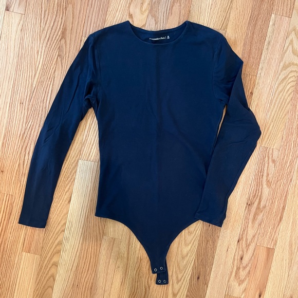 MerryMegan's tweet photo. So good I had to share! Check out all the items I'm loving on @Poshmarkapp #poshmark #fashion #style #shopmycloset #abercrombiefitch: https://t.co/e2pYKfBo7I https://t.co/P6wMiWendk