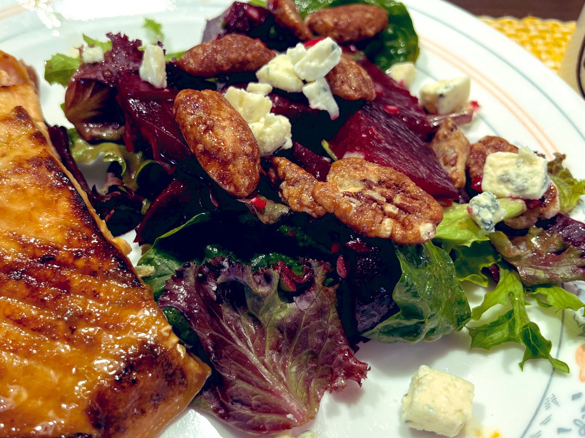 BeetleBabble's tweet photo. Finished beet salad. Be jealous!! https://t.co/kRlzCaPU4H