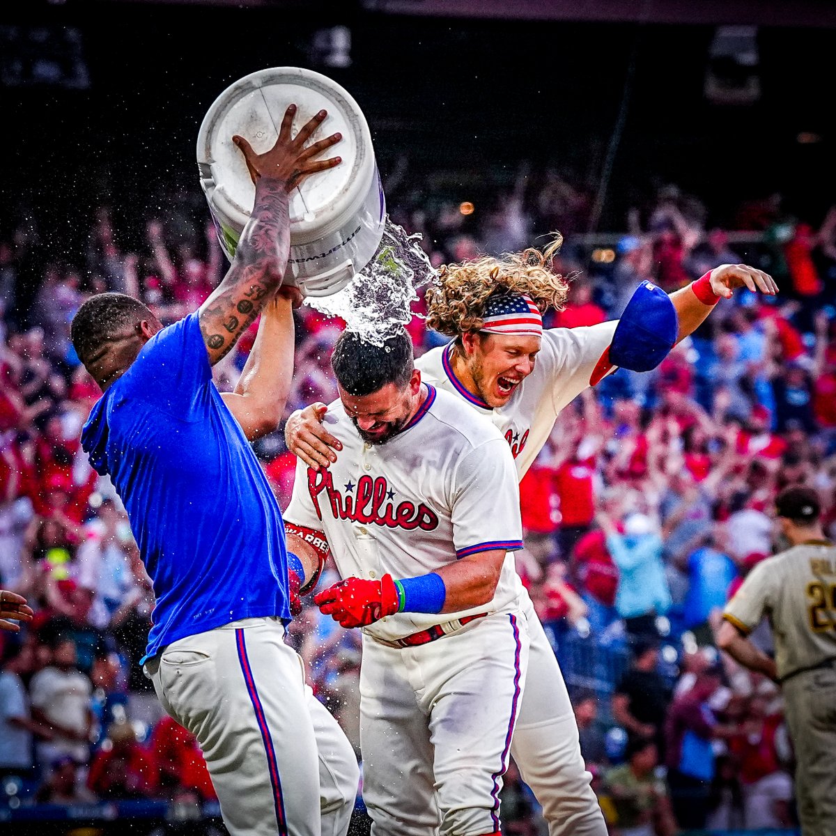 Phillies's tweet photo. the 3 hour rain delay was worth it https://t.co/oQtbod6Bzm