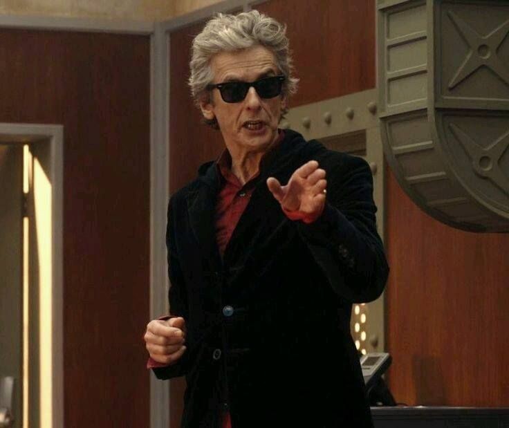 _glittch_'s tweet photo. I think you are ready for this CONVERSATION. PETER CAPALDI LOOK LIKE RICK SANCHEZ. Don't even dare to deny it,his performance in "Doctor Who" confirms it.This man simply makes you see yourself as that same crazy scientist who is already pulling Morty into the portal
#rickandmorty https://t.co/KDGLWYDrpz