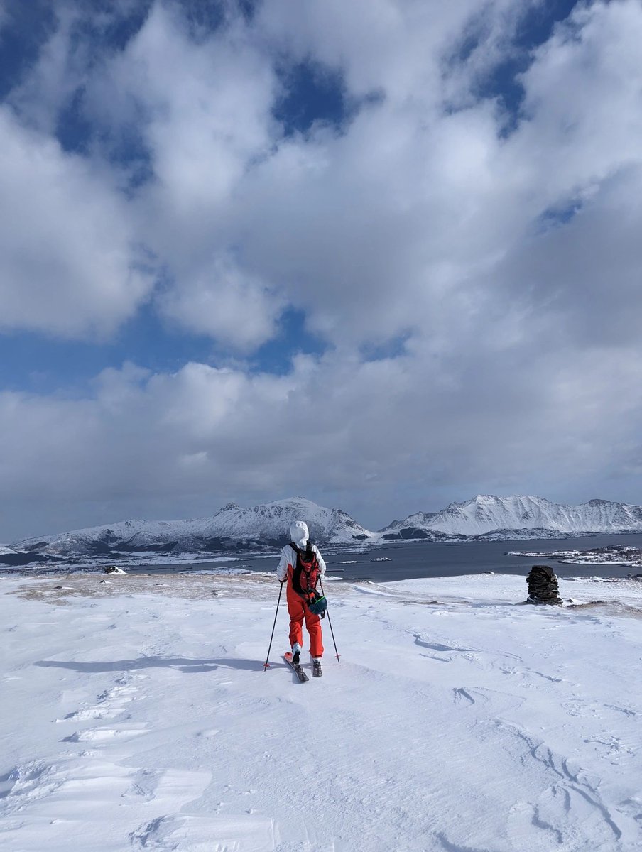 Annajiaxju's tweet photo. Mountaineering Skiing Roverton has more than enough places to mountaineering ski. You can also find powder snow everywhere by the bay. And the avalanche factor is a bit high these days. #NorwegianLife #SkiBigBend #MountainSkiing #DoubleSnowboarding #Lofton #Lofoten https://t.co/FK86xO0meQ