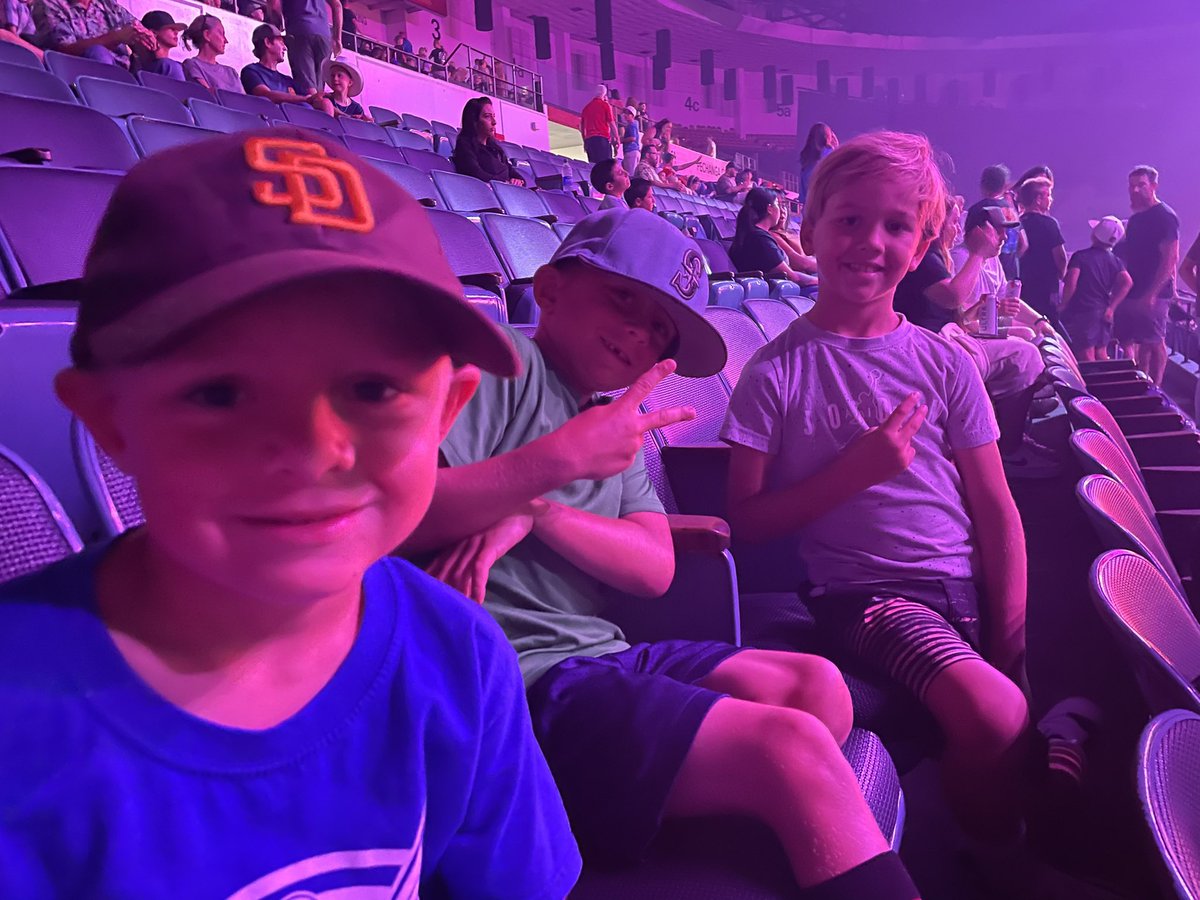 MikeDGrace's tweet photo. #dudeperfecttour https://t.co/s1LuJ7chZG