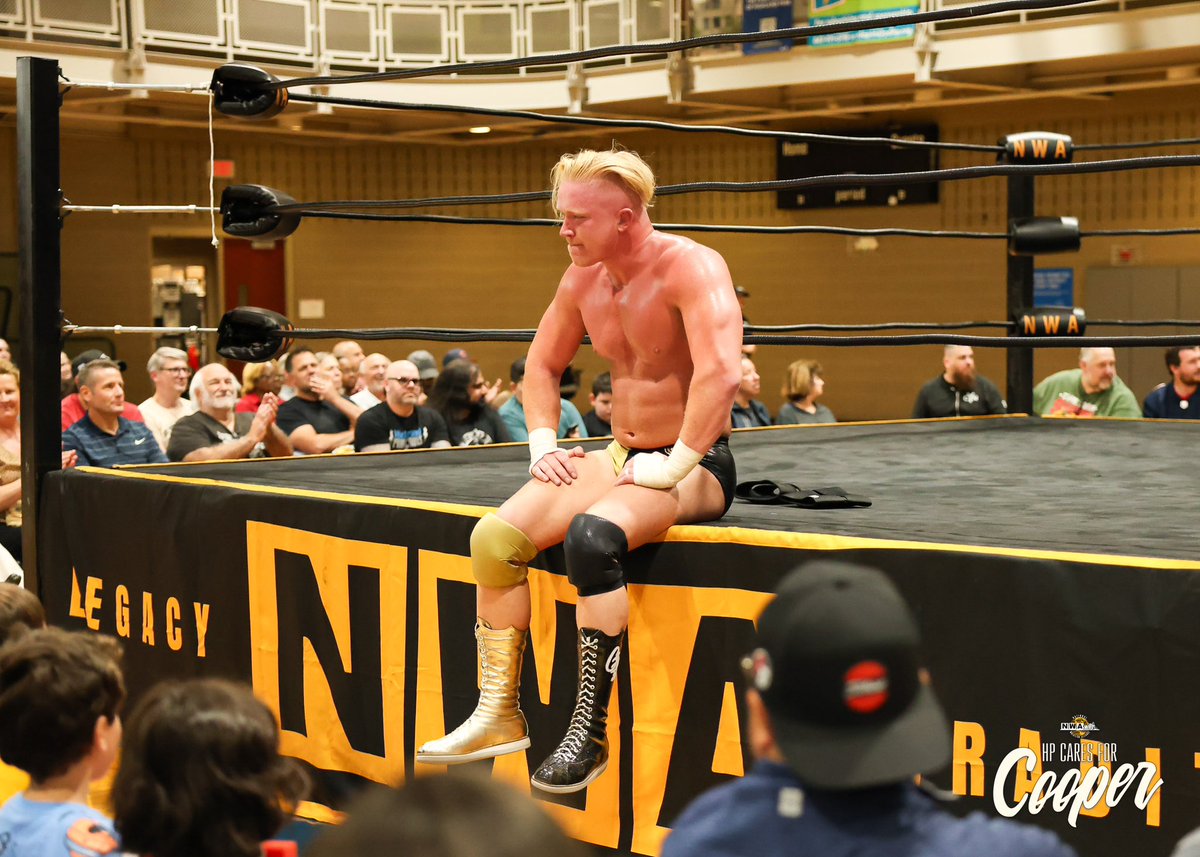 ClearLikeWater1's tweet photo. You know, real recognize real! 😎.
HP Cares for Cooper
#GoldenBoy 🆚 @TheRealEC3
@NWA #National #Championship
📸 - @HibanHuerta
‼️660%‼️
#NWA #NWAPowerrr #NWAWrestling #ProWrestling #Birthright #Gold #Golden #PureGold #GoldenEra #GoldenTruth #ThatDamnGood #MidasTouch https://t.co/NzokWDXBDS