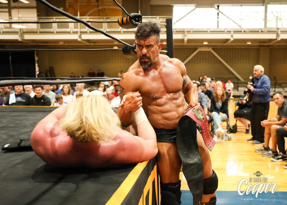 ClearLikeWater1's tweet photo. You know, real recognize real! 😎.
HP Cares for Cooper
#GoldenBoy 🆚 @TheRealEC3
@NWA #National #Championship
📸 - @HibanHuerta
‼️660%‼️
#NWA #NWAPowerrr #NWAWrestling #ProWrestling #Birthright #Gold #Golden #PureGold #GoldenEra #GoldenTruth #ThatDamnGood #MidasTouch https://t.co/NzokWDXBDS