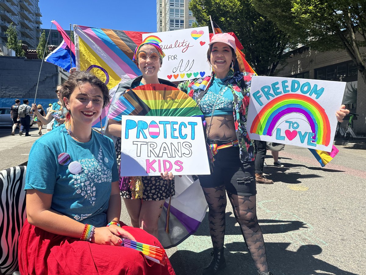 AmyCorliss_'s tweet photo. An incredibly inspiring day marching with @PortlandCC colleagues, students &amp; Board members to celebrate PDX LGBTQ+ communities 🌈🦄One Together, Together One @PDXPrideNW #PCCPride https://t.co/5zlxEv9bZz