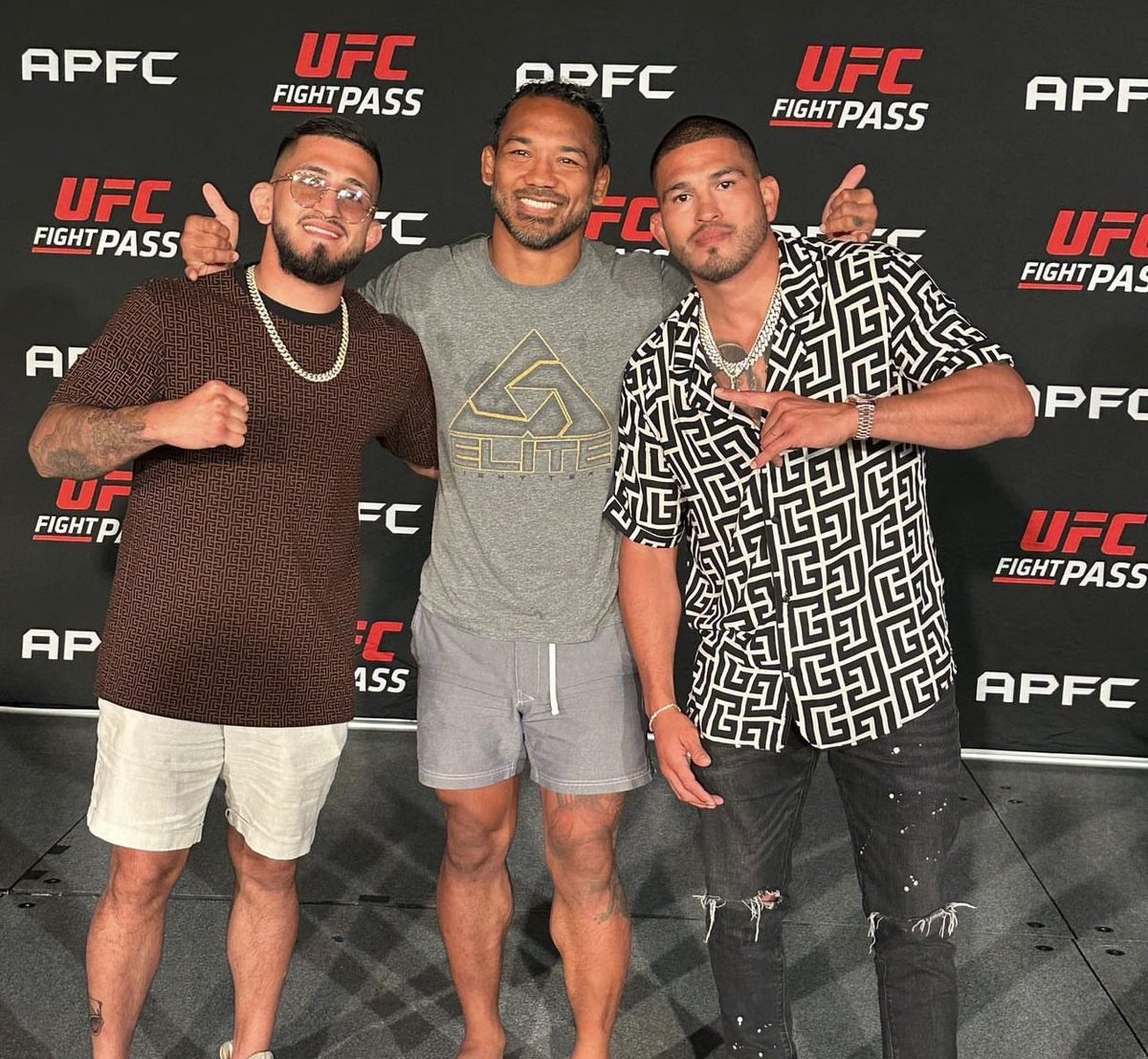 Showtimepettis's tweet photo. Full circle! Legends in this game @BensonHenderson @sergiopettis https://t.co/QFwyqzkWdj
