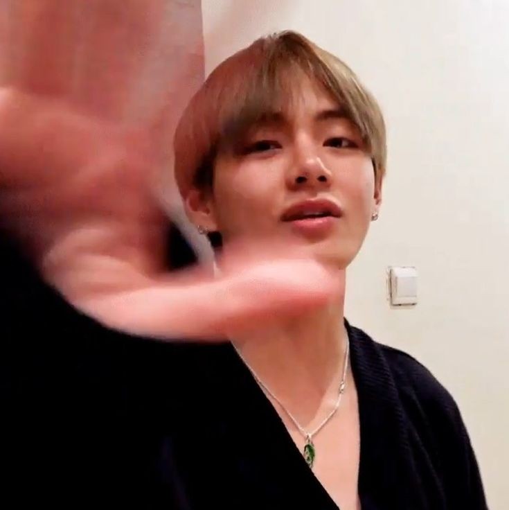 folderoftae's tweet photo. missing my baby https://t.co/VhfVuWFCb3