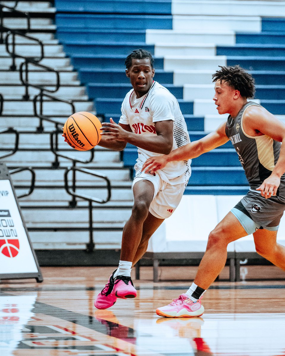 We had a split decision in the last day in Las Vegas with a 73 - 65 loss to Indiana Elite followed by a 68 - 53 victory over the Illinois Wolves. Umari Seney with a big day netting 16 points and then 13 points in the two games today while making a defensive statement.