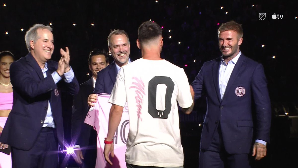 RT @MLS: Soak it in, Leo Messi.

The warmest of welcomes to @InterMiamiCF. https://t.co/STzKSDrBGh