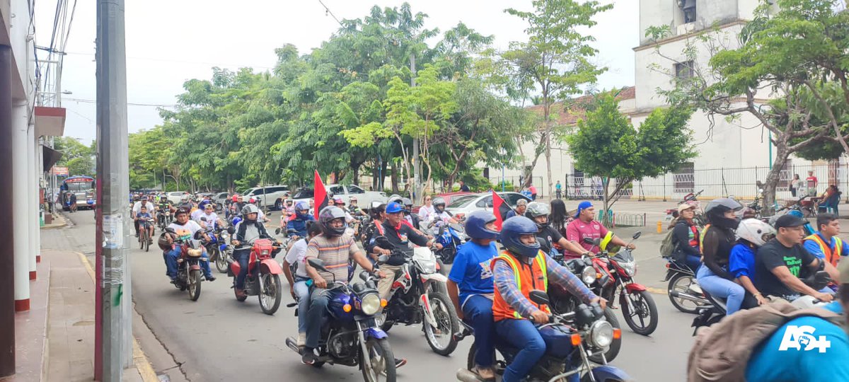 AdelanteSiempr_'s tweet photo. #Nicaragua 🇳🇮 | Motorizados de la ciudad de #Masaya en celebración del 44/19 del triunfo de la Revolución Popular Sandinista celebraron con una alegre caravana por todas las calles de la ciudad de las flores terminando en el tiangue de Monimbo.🇳🇮✊🏻🔴⚫🏍️🛻🚙 https://t.co/s4VIUs61AH