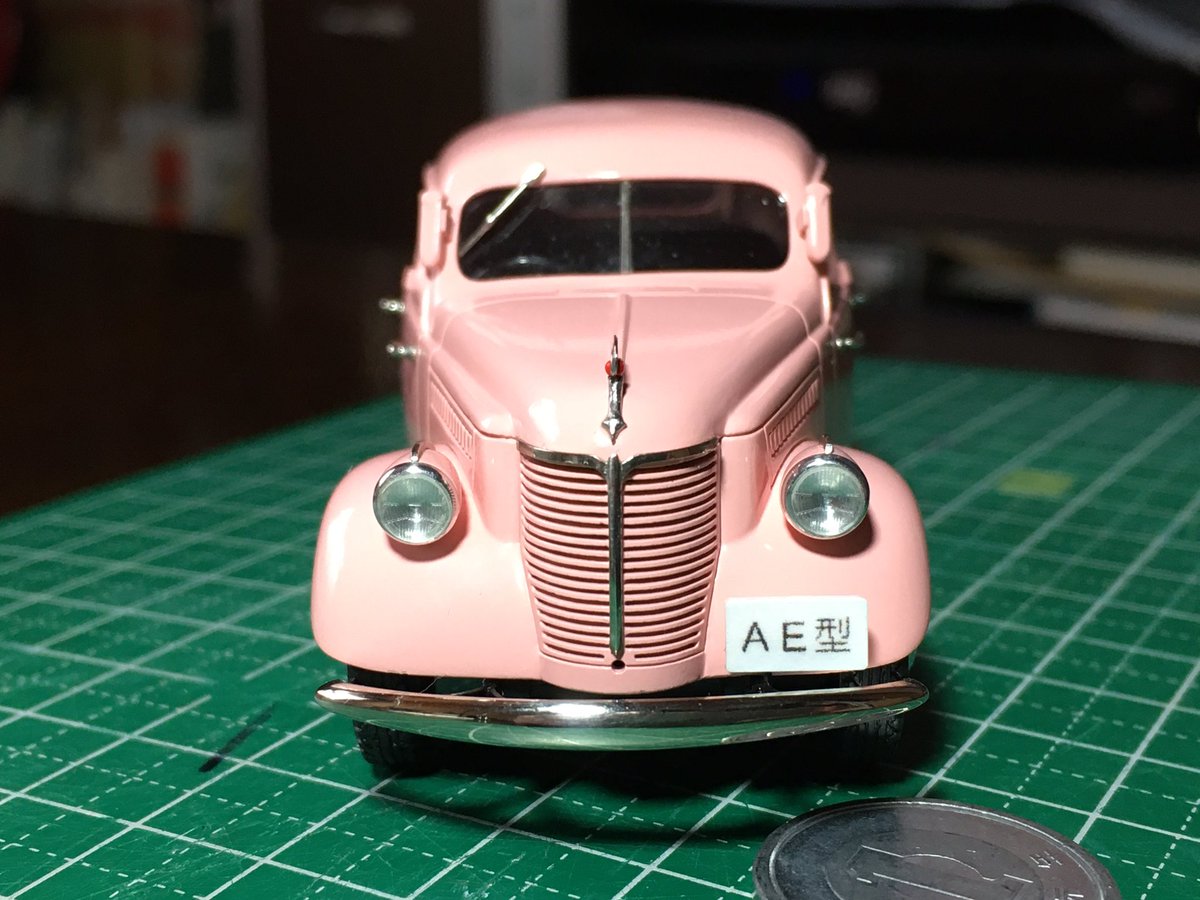 hideG195907's tweet image. 1/43でスクラッチした #トヨタAE型「新日本号」
トランク形状の異なる図面が残されていたので、いつものようにパテを盛っては削りの繰り返しは少なく、その分楽をしたが自分的には寸法を割り出したり謎解きをしながらの造形は効率が悪いが楽しめて好き。
#scratchbuild #modelcar