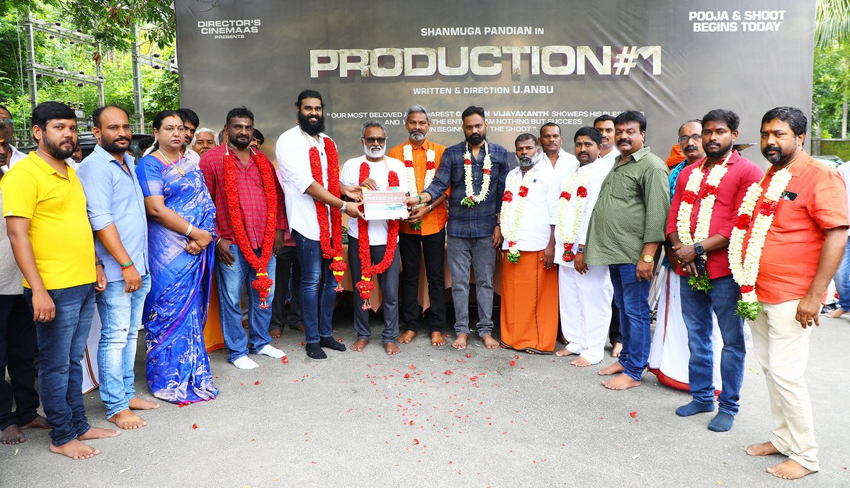 TheAuteur_Media's tweet photo. நடிகர் சண்முக பாண்டியன் நடிக்கும், புதுமையான ஆக்சன் திரைப்படம், பூஜையுடன் இனிதே துவங்கியது!
Shanmuga Pandian’s new film. Also stars Kasthuri Raja, Yamini, MS Bhaskar
A film based on Wild Elephants#
Shoot to happen in Kerala Forests, Orissa & Thailand...
Director #UAnbu (Walter, Rekla)
#ShanmugaPandian
@teamaimpr @prosathish
தொழில்நுட்ப குழு விபரம்
கதை இயக்கம் - U அன்பு
திரைக்கதை வசனம் - பார்த்திபன் தேசிங்கு
ஒளிப்பதிவு - S R சதீஷ்குமார்
படத்தொகுப்பு - இளையராஜா
ஸ்டண்ட் - மகேஷ் மேத்யூ
கலை இயக்கம் - P ராஜு
ஸ்டில்ஸ் - சக்திபிரியன்
மக்கள் தொடர்பு - சதீஷ், சிவா AIM
பப்ளிசிட்டி டிசைனர் - தினேஷ் அசோக்