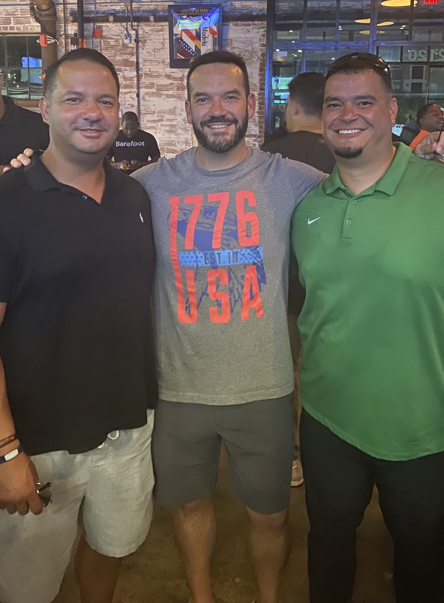 coachmarktorres's tweet photo. The annual picture with my brothers at @THSCAcoaches coaching school. Best of luck to @marlin_bulldogs and @ApollosFB in 2023. https://t.co/NC95wRiQmd