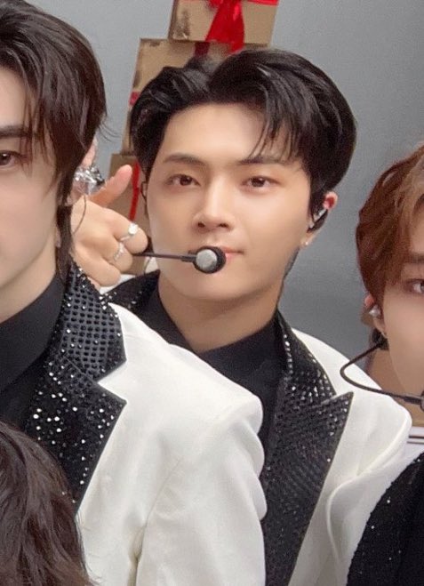 jaylovsr's tweet image. pogi my love