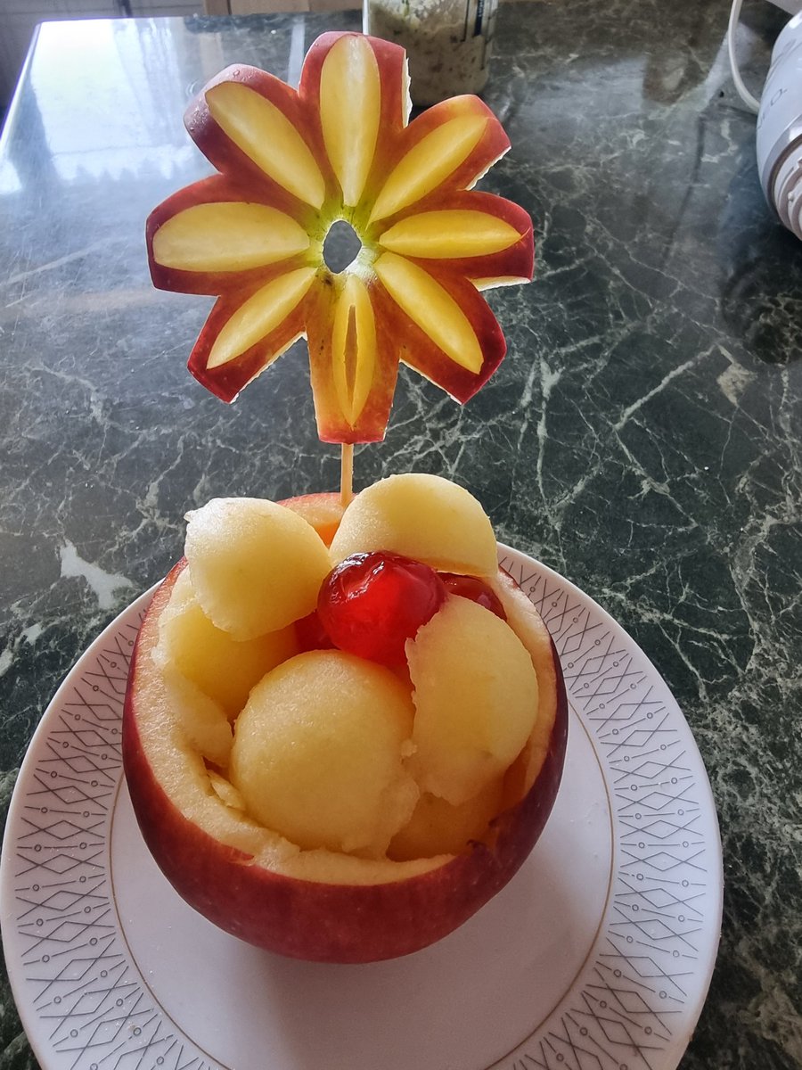 Presentare la frutta in modo diverso ?
Si, può, fareeeeee
Cit. (Frankenstein Junior)
#16luglio #Food #domenica #fruits