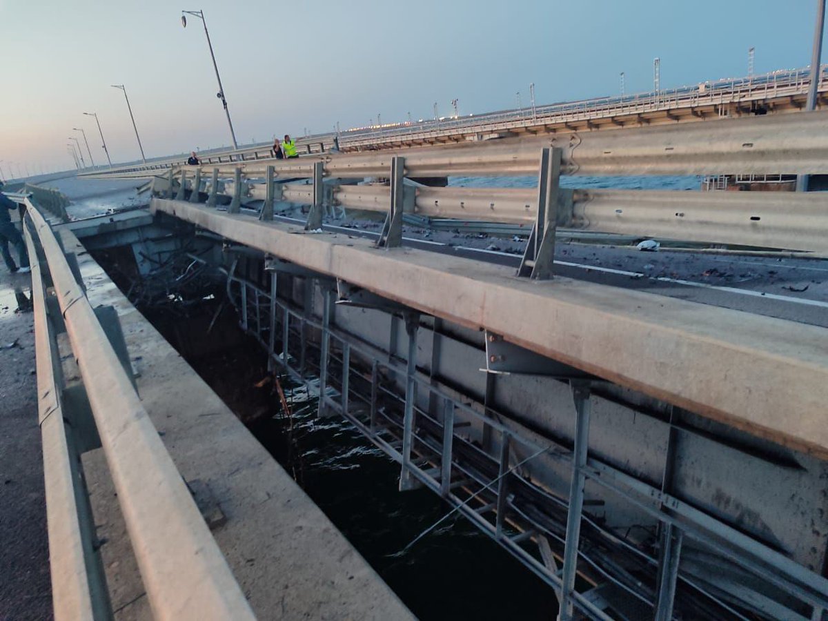 NatalkaKyiv's tweet photo. More photos of the Crimean Bridge. 
Are there any experts here who can tell us how bad the damage is? 

#Crimea #CrimeanBridge https://t.co/7vBXXAnjCO